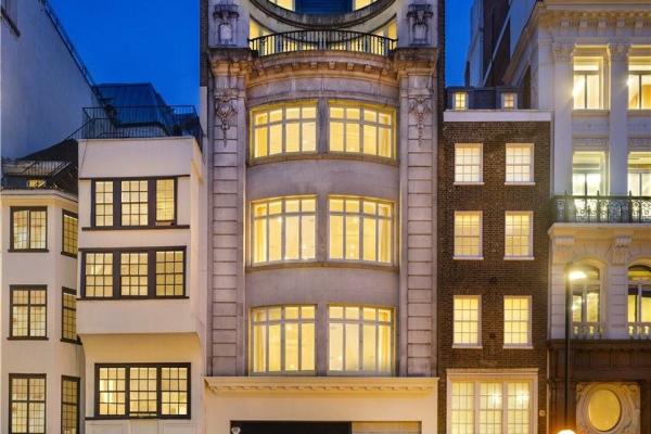 Strand Chambers, Strand
